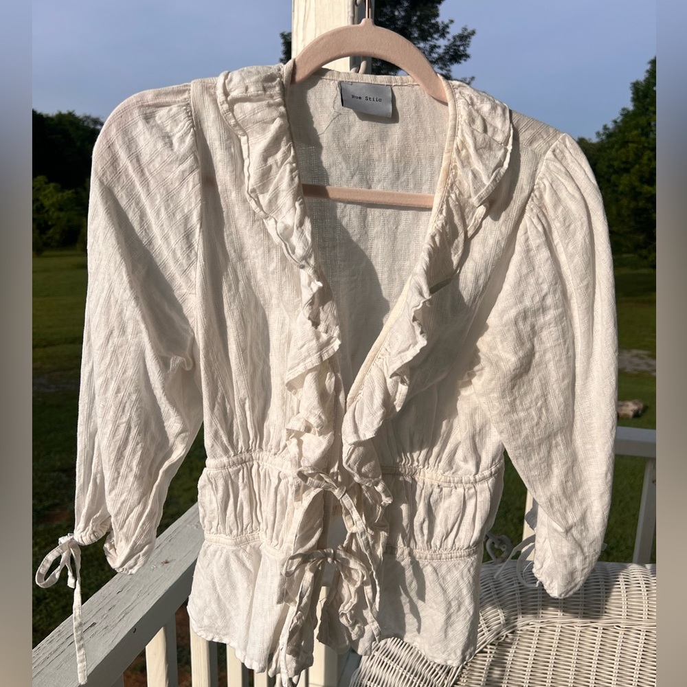 Rue Stiic hemp/cotton blend tie front top. In excellent condition